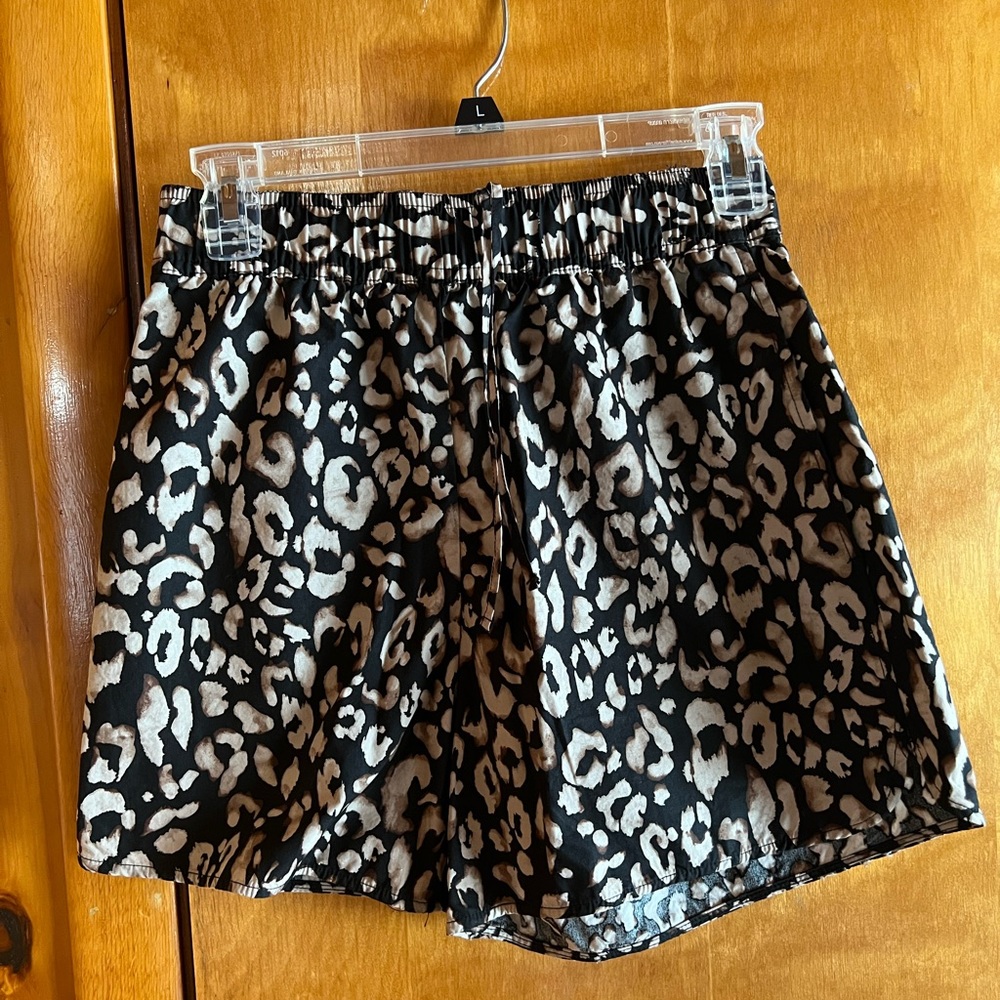 H&M leopard cotton shorts XS